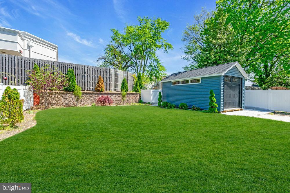 17 LINDIS FARNE AVENUE