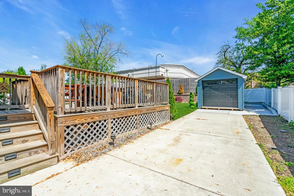 17 LINDIS FARNE AVENUE