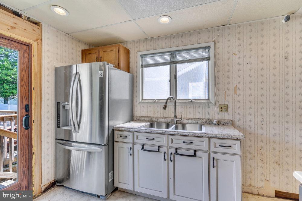 17 LINDIS FARNE AVENUE