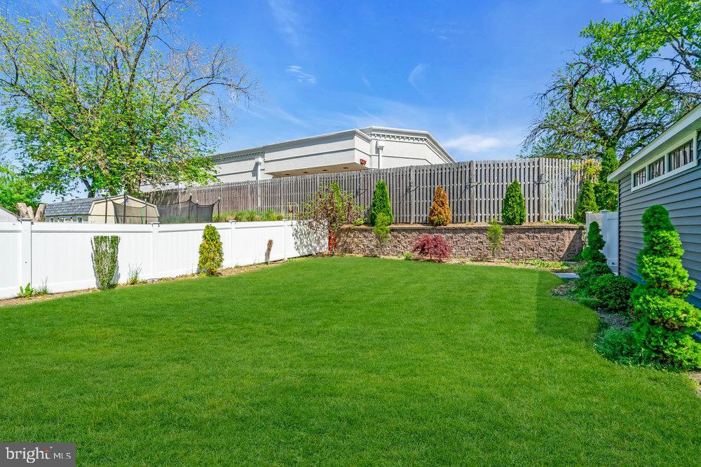 17 LINDIS FARNE AVENUE