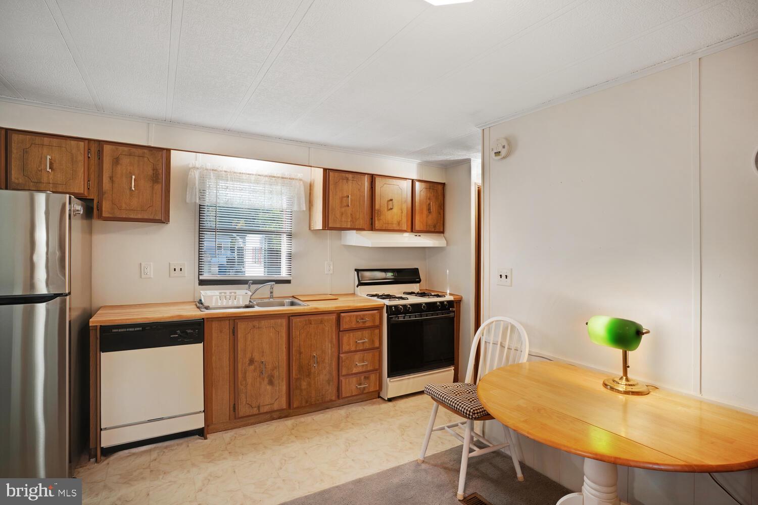 34 HOLLY RD