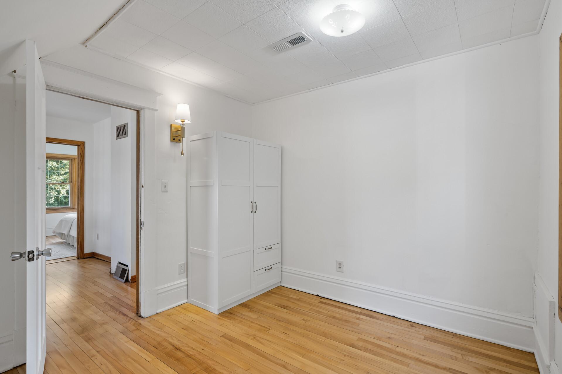 89 Congress Street W