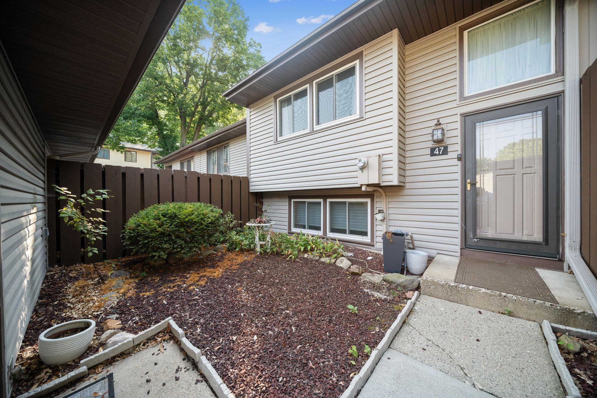 47 River Woods Lane
