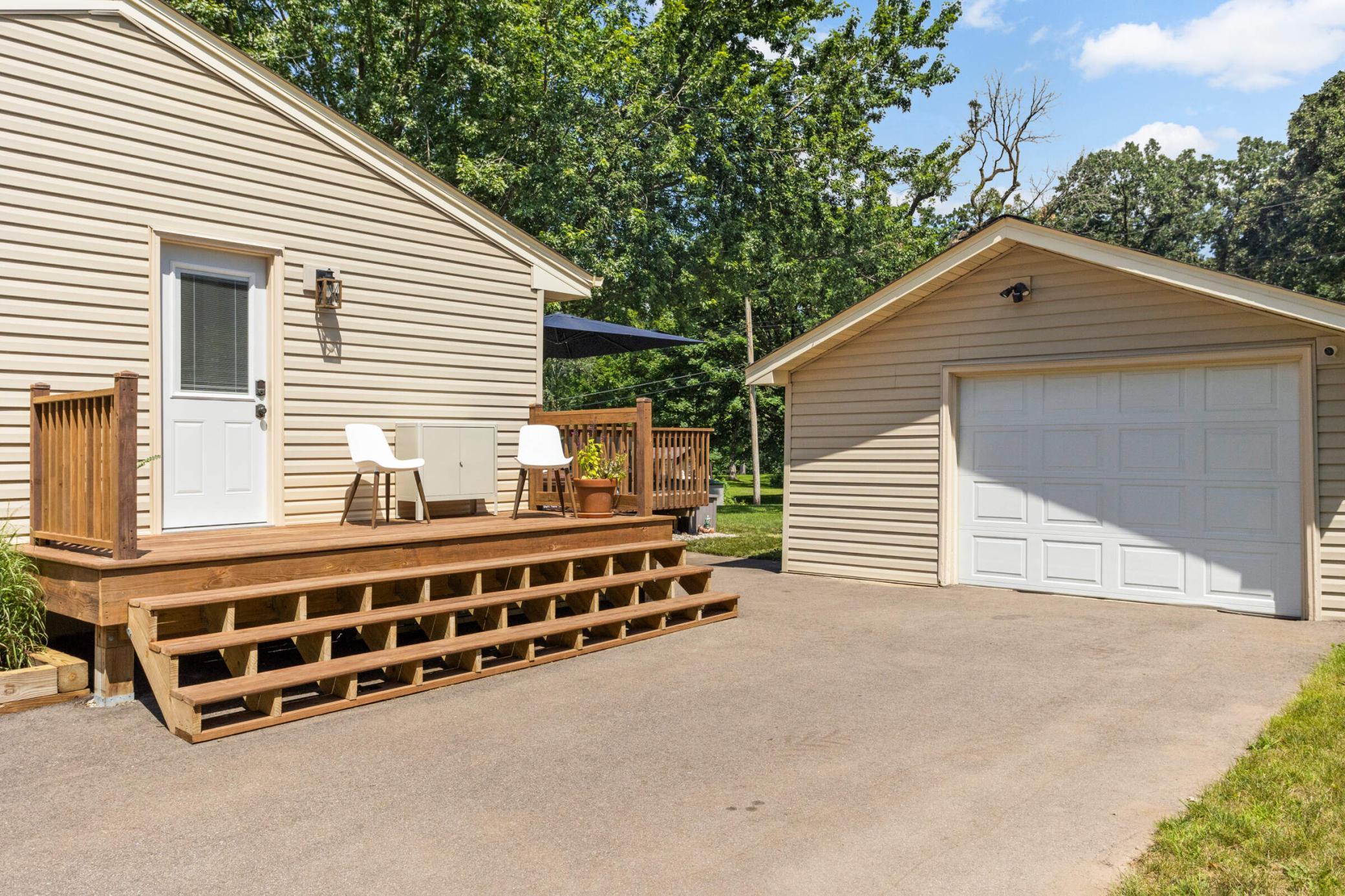 697 Hattie Lane