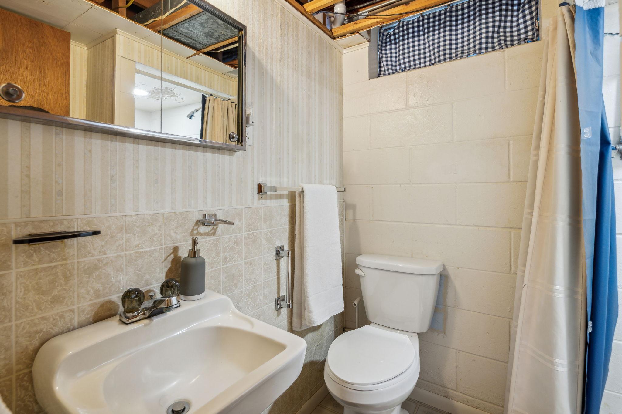 916 14th Street W
