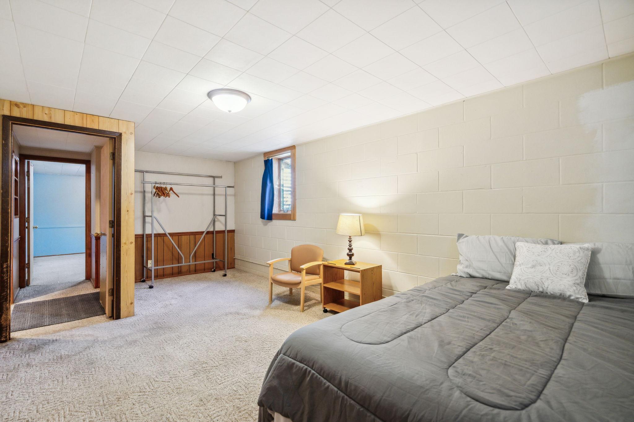 916 14th Street W