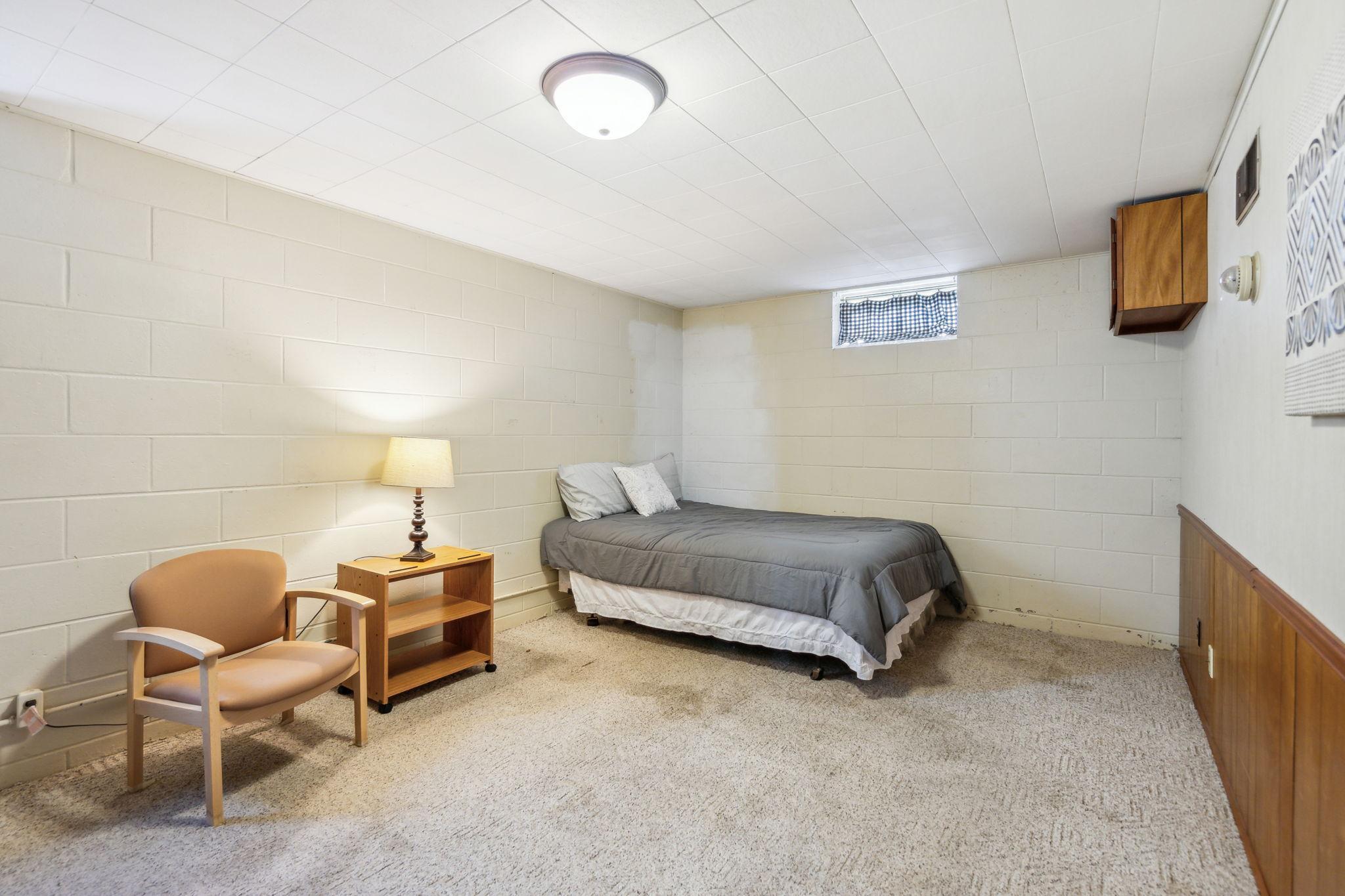 916 14th Street W