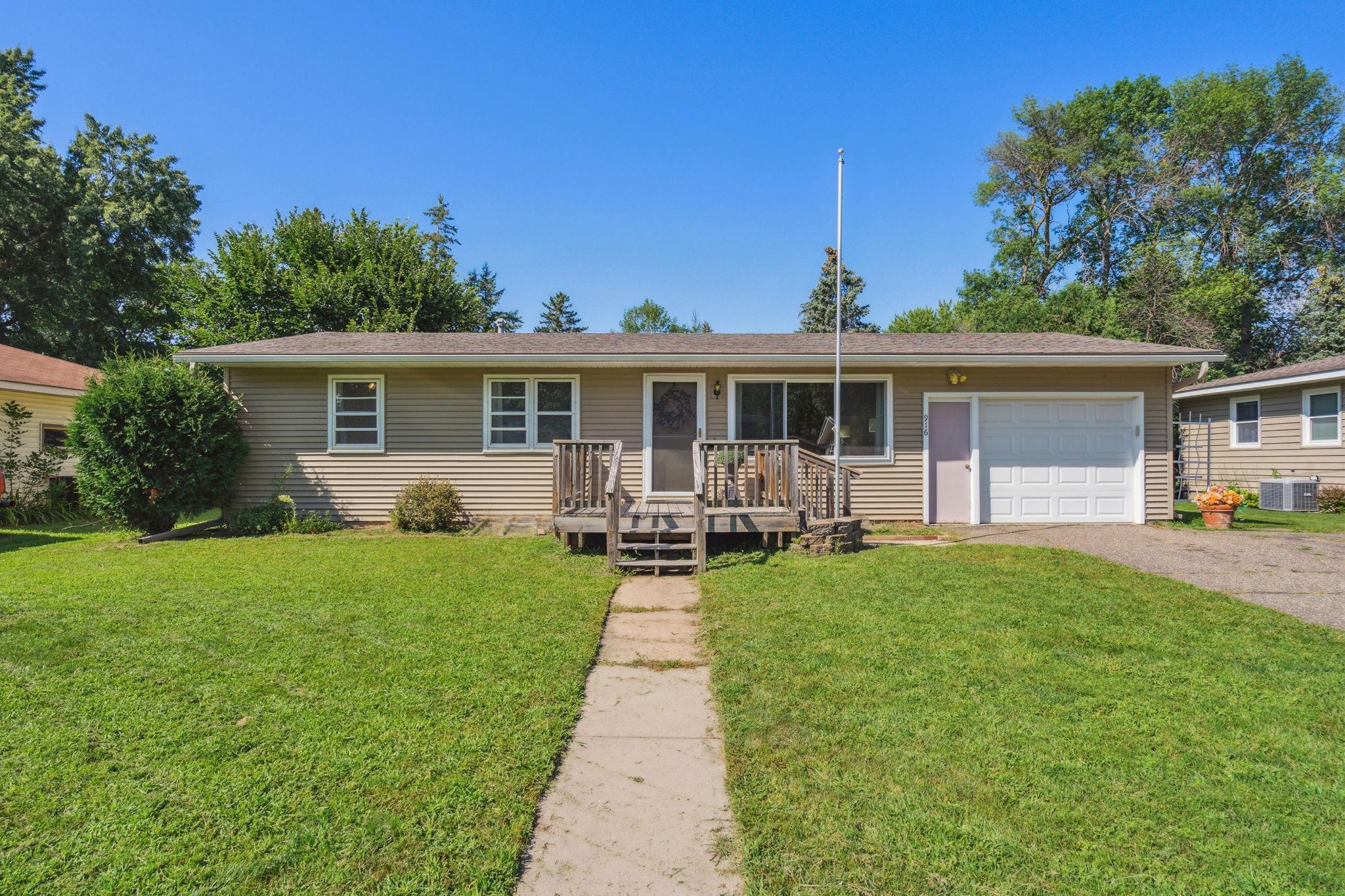 916 14th Street W