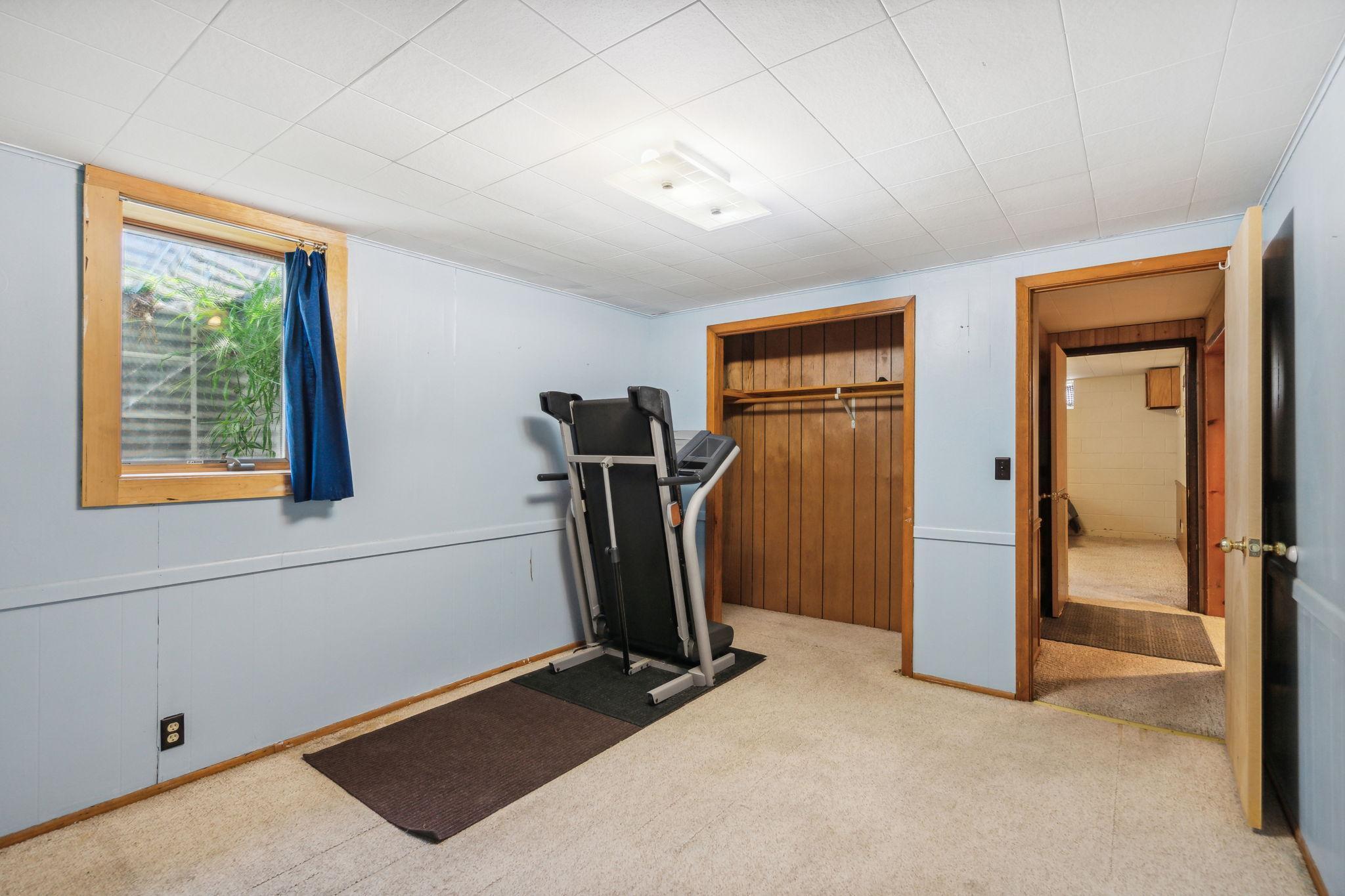 916 14th Street W