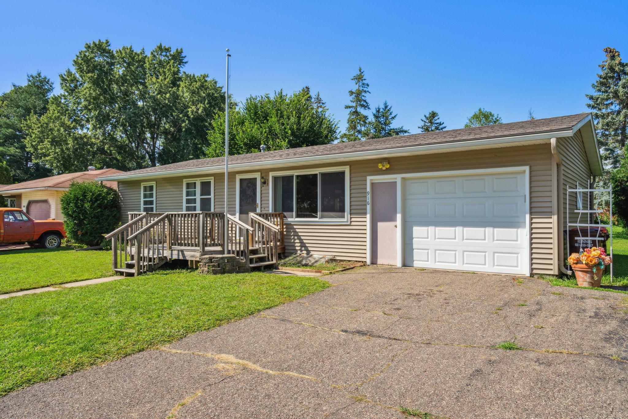 916 14th Street W