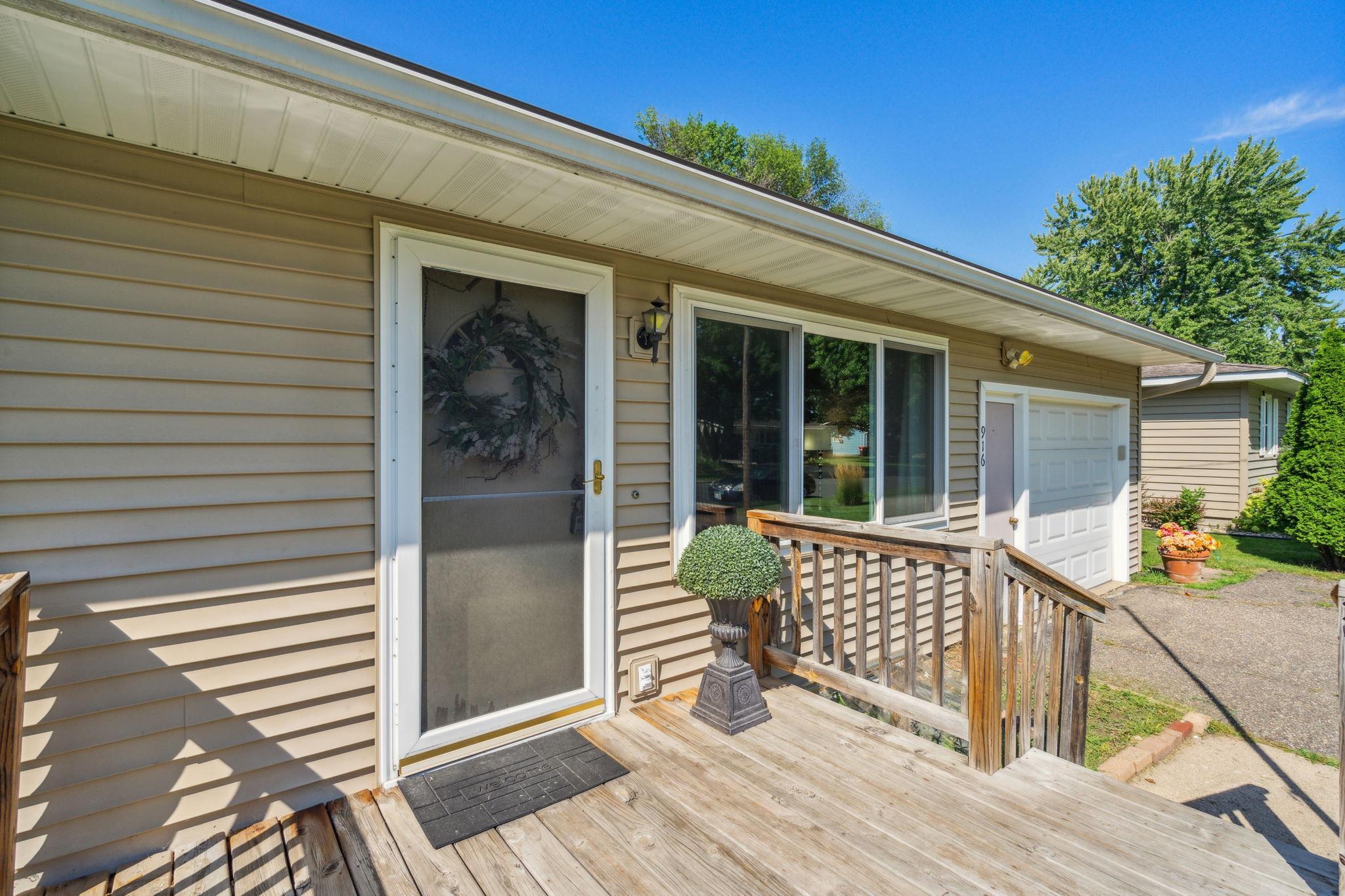 916 14th Street W