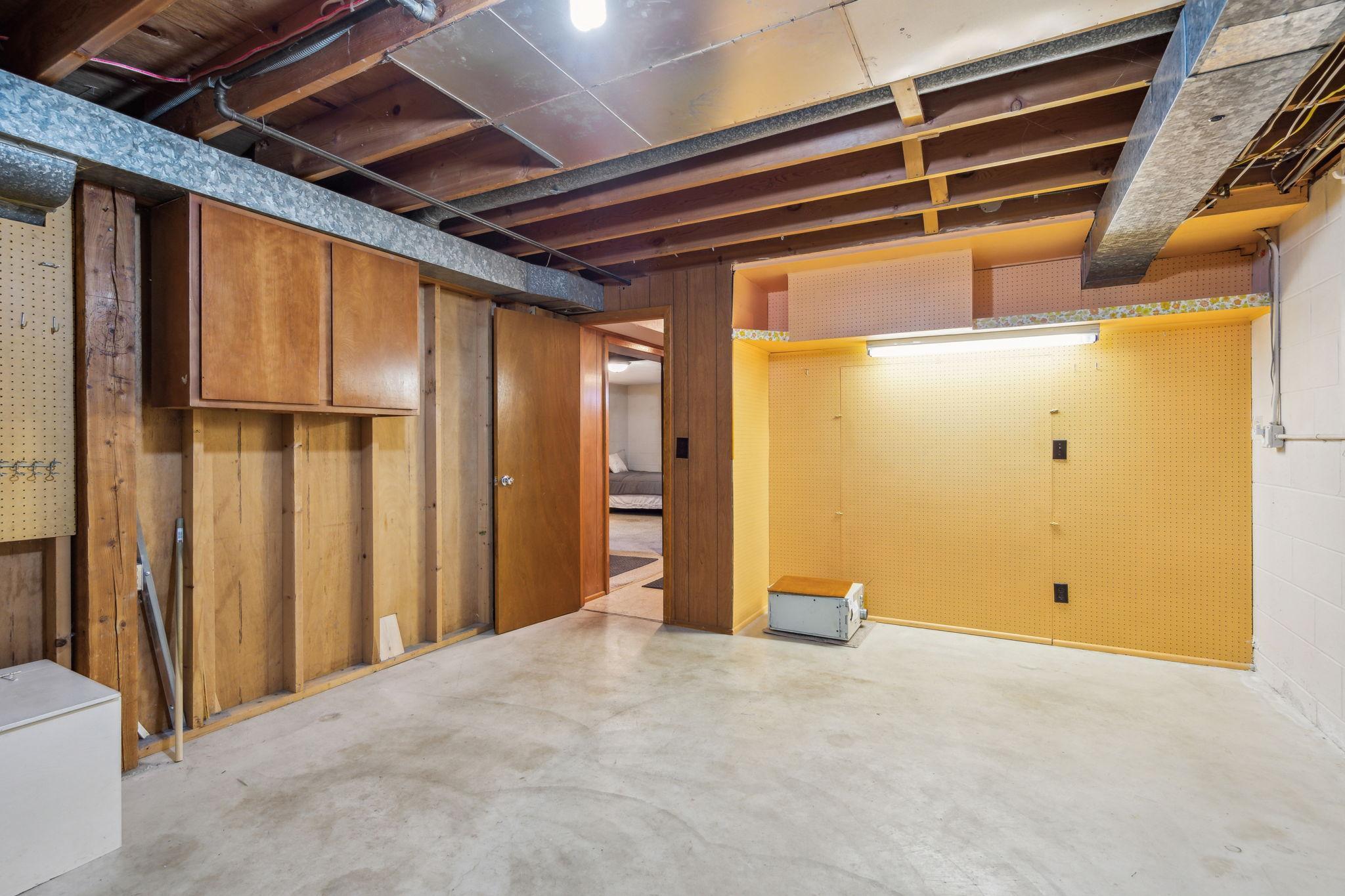 916 14th Street W