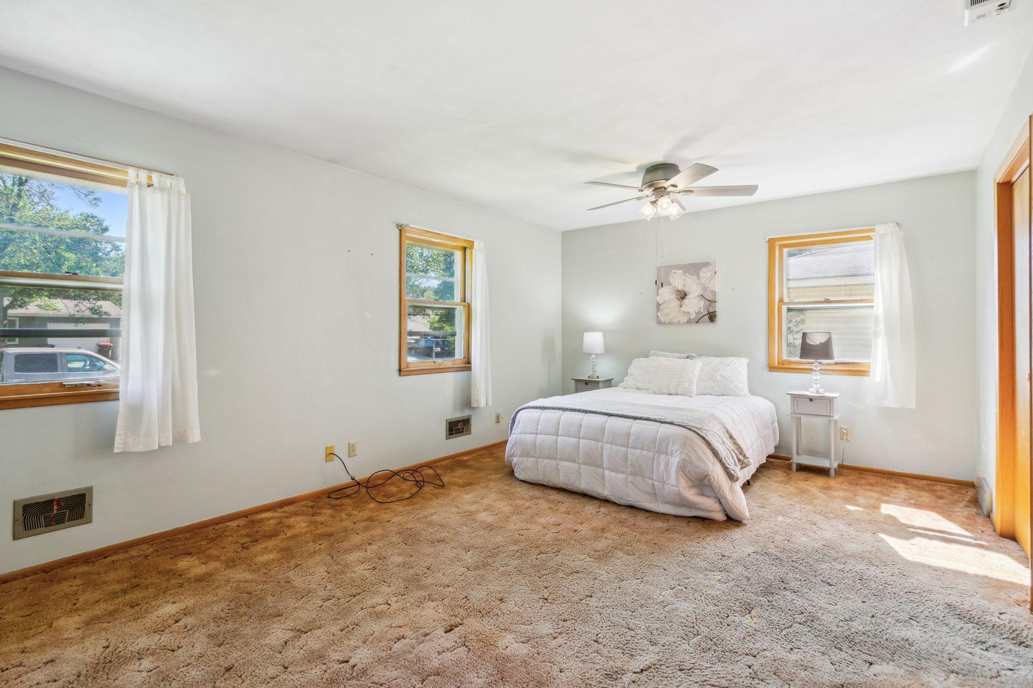 916 14th Street W