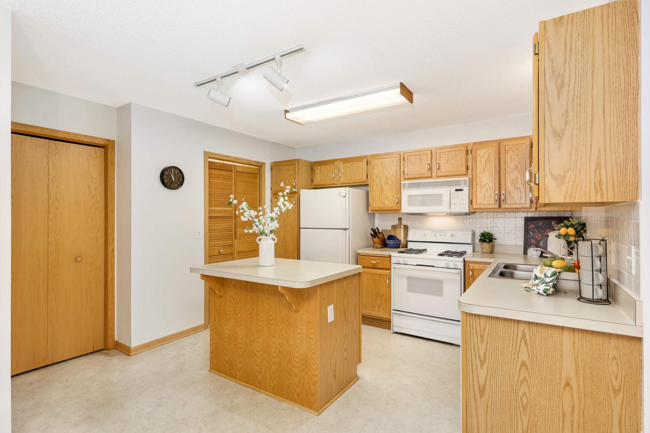 9780 Moonbeam Lane
