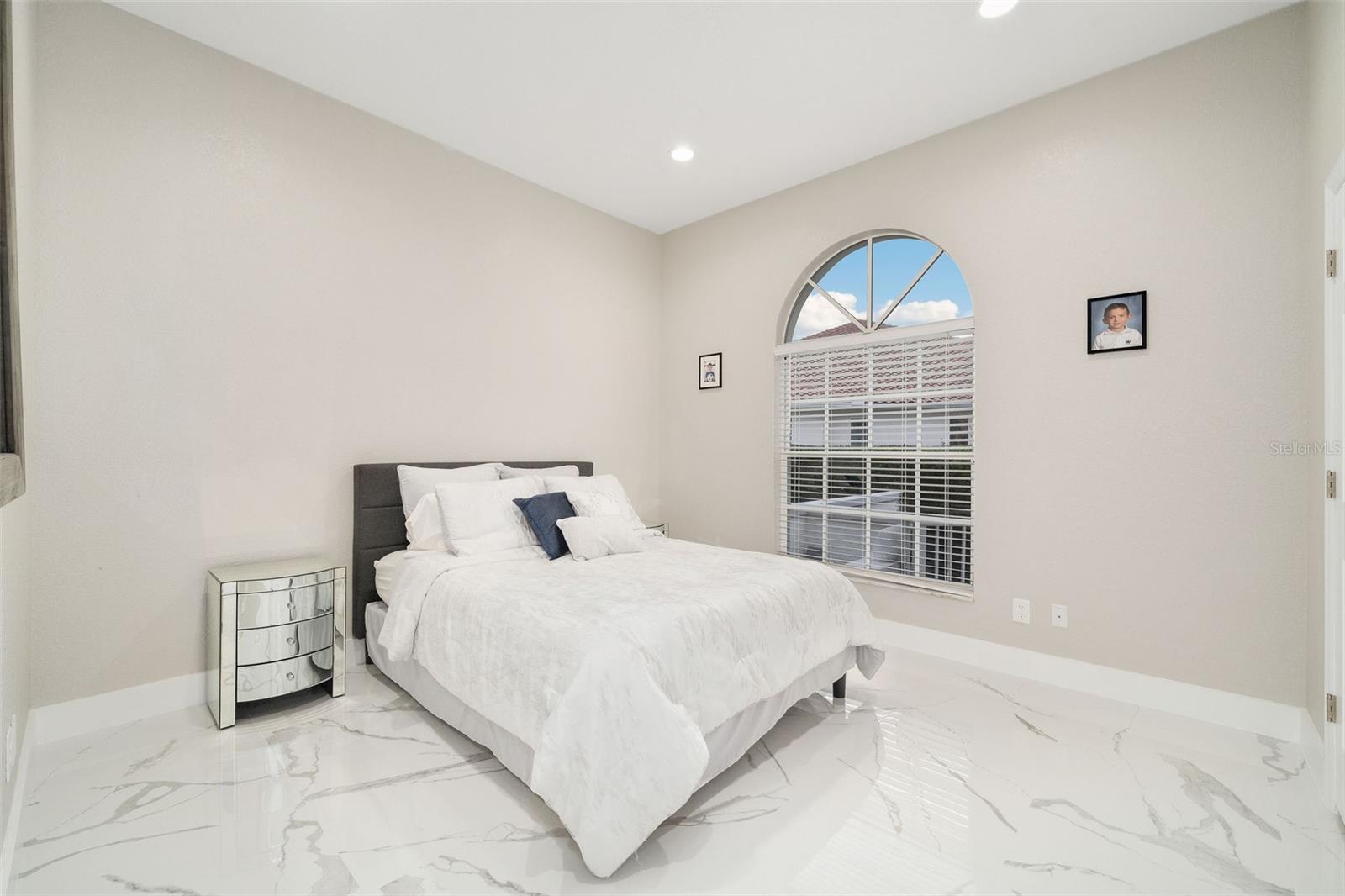 5050 ISLEWORTH COUNTRY CLUB DR