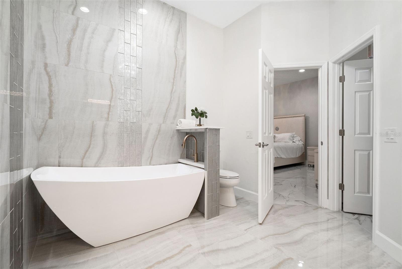 5050 ISLEWORTH COUNTRY CLUB DR