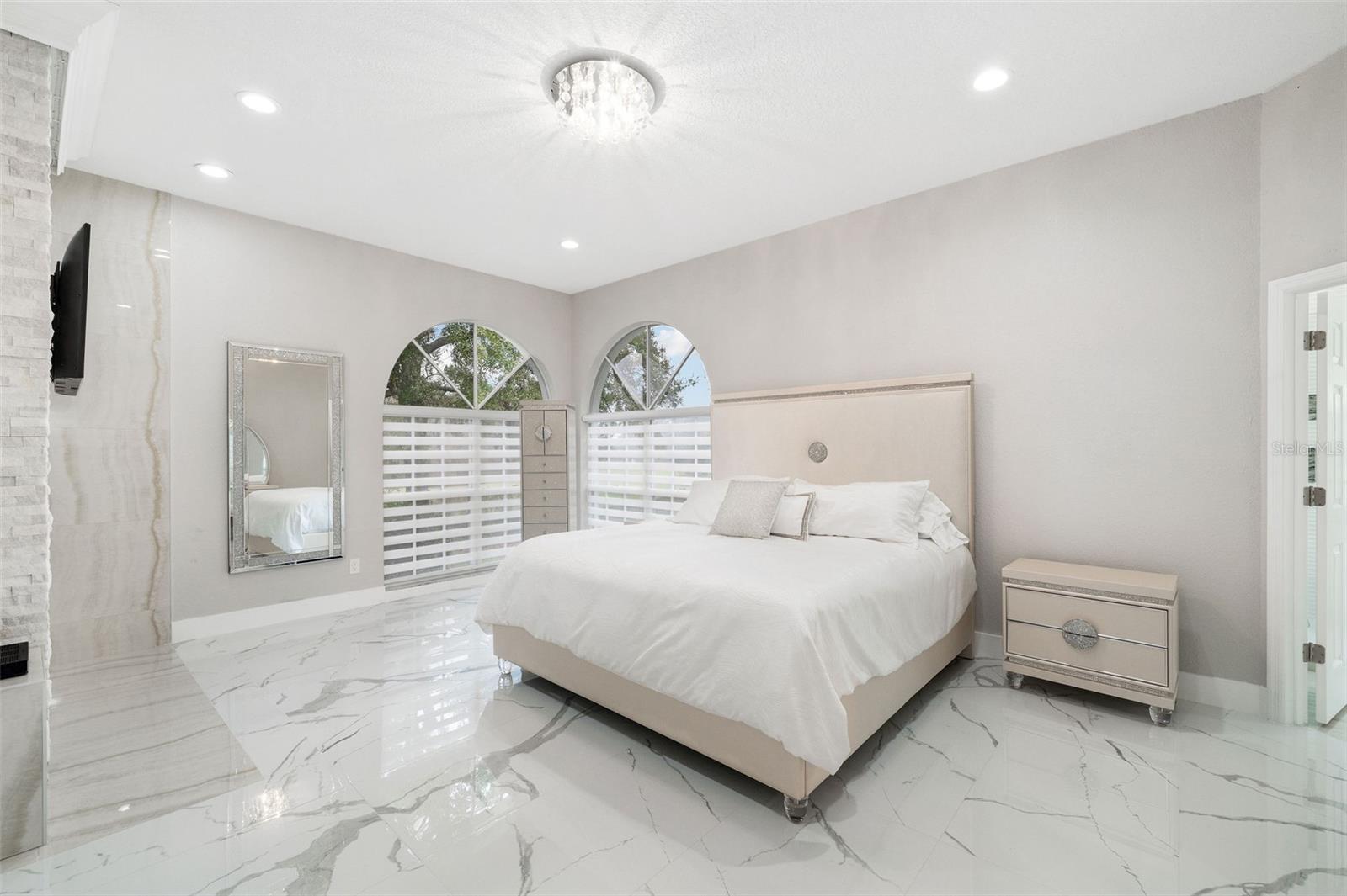 5050 ISLEWORTH COUNTRY CLUB DR