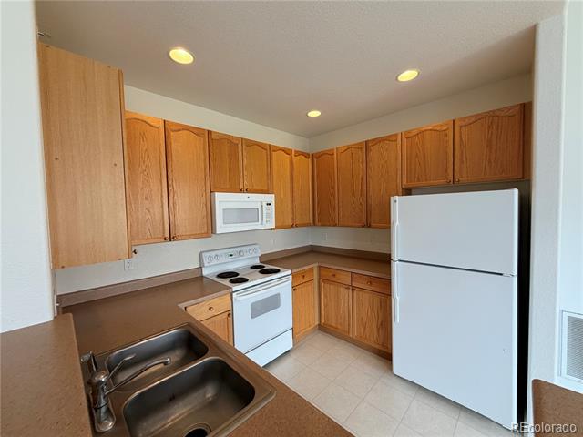 8456 S Hoyt Way Unit: 308