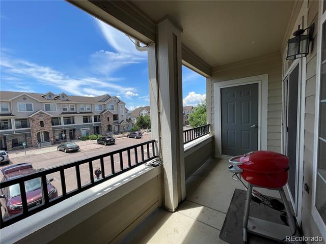 457 Black Feather Loop Unit: 710