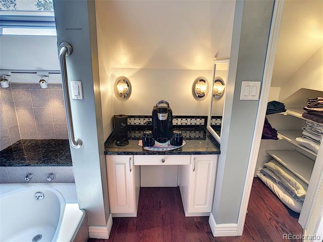 124 S Sherman Street Unit: Upstairs