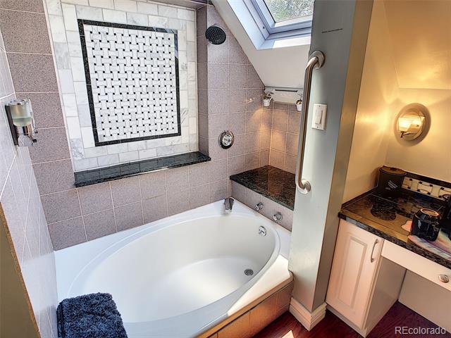 124 S Sherman Street Unit: Upstairs