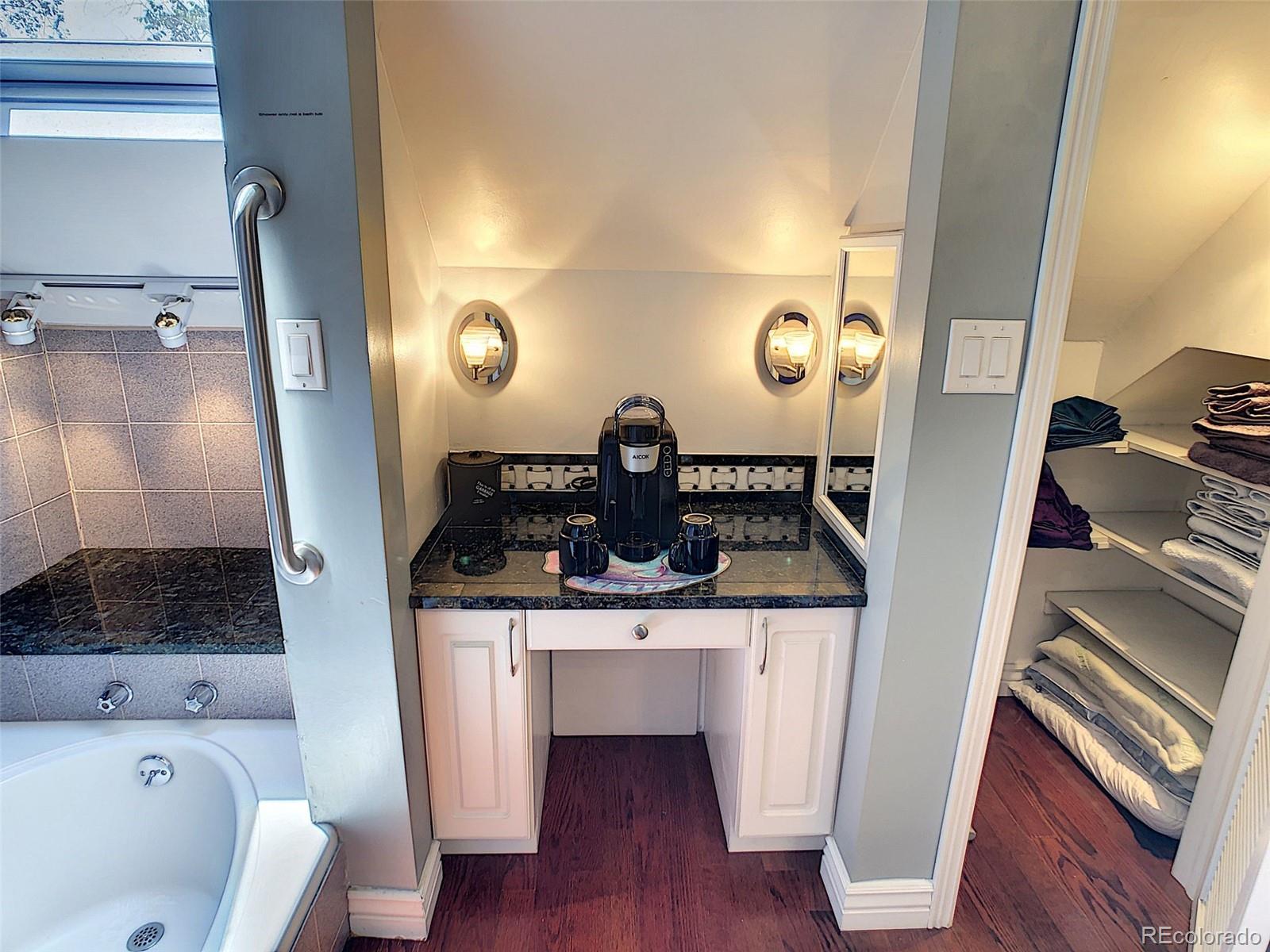 124 S Sherman Street Unit: Upstairs