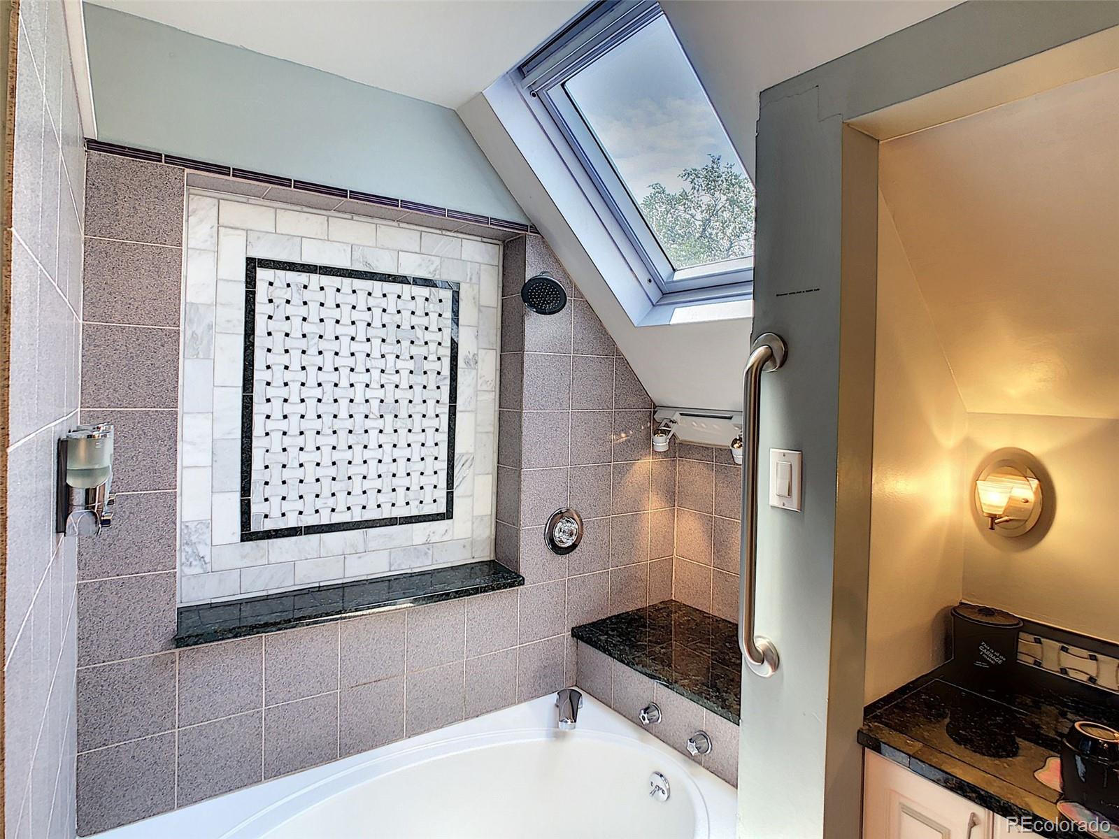 124 S Sherman Street Unit: Upstairs