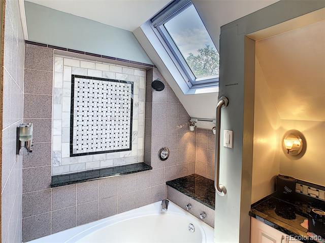 124 S Sherman Street Unit: Upstairs