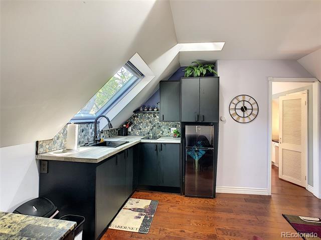 124 S Sherman Street Unit: Upstairs