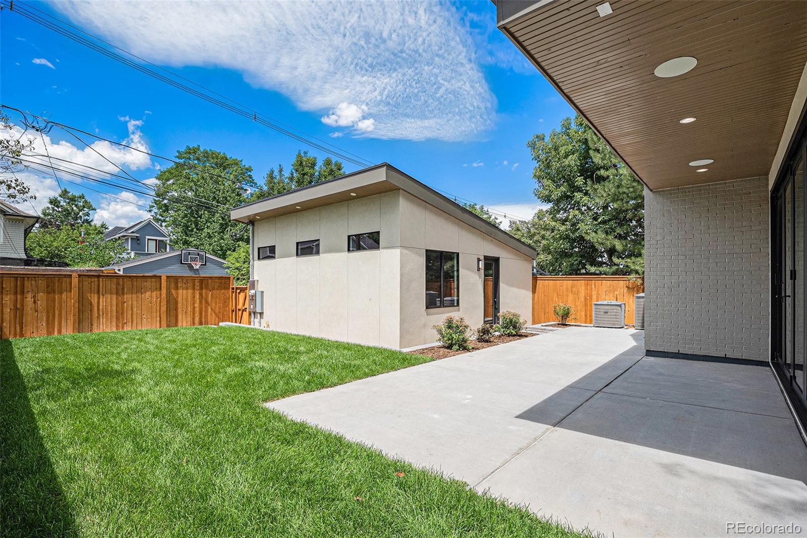 127 S Humboldt Street