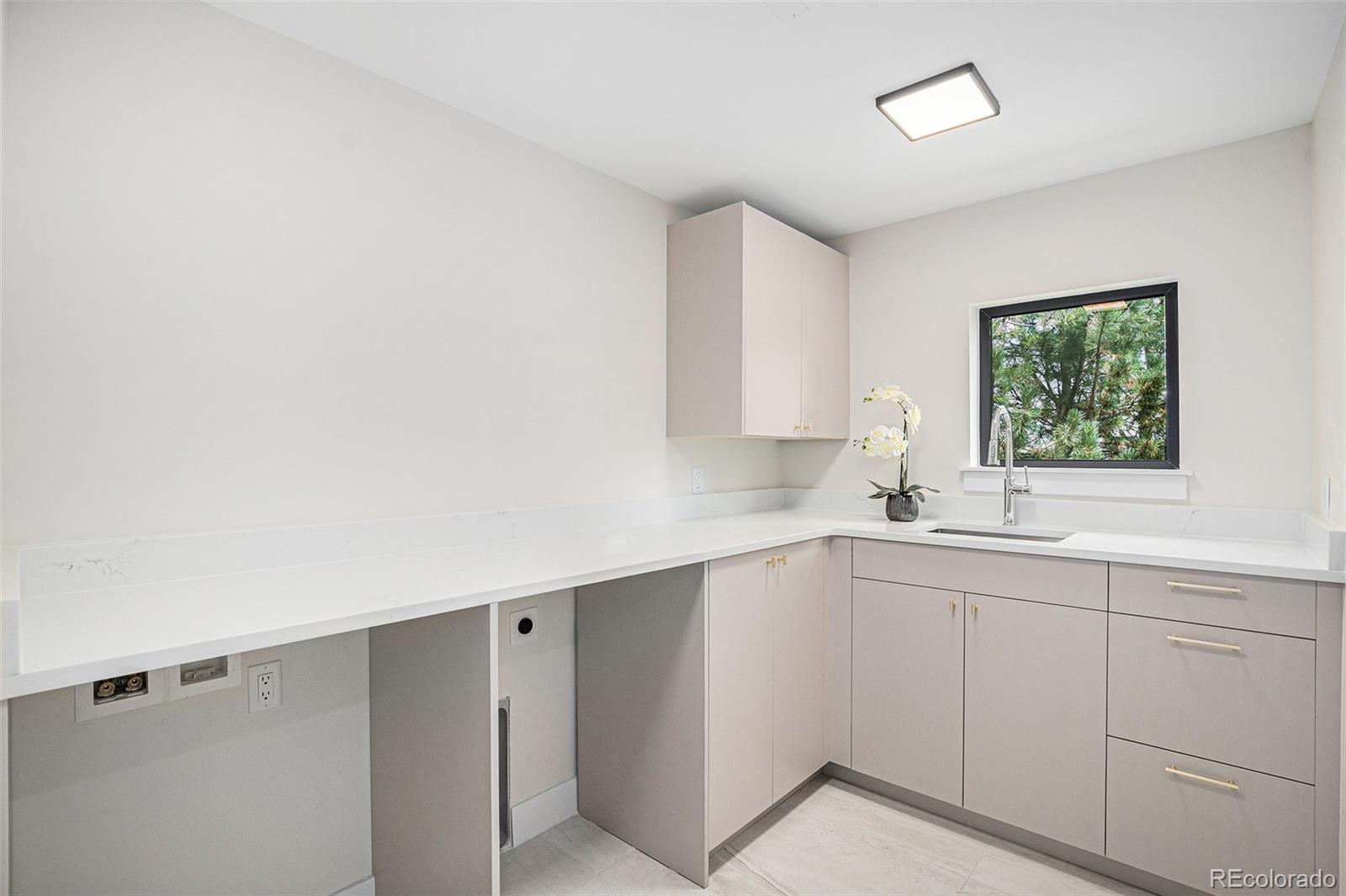 127 S Humboldt Street