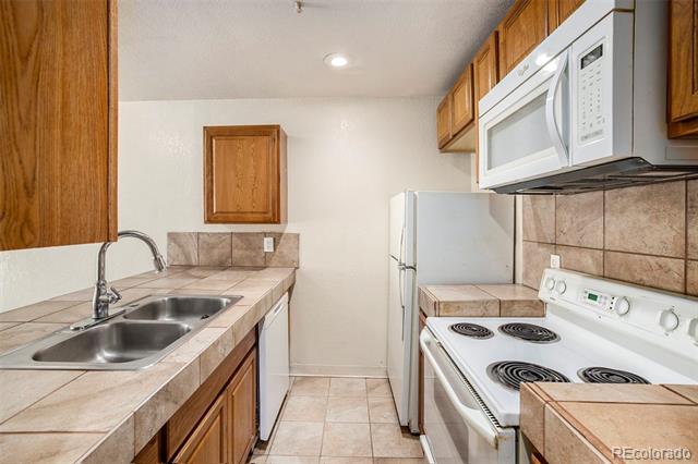 444 S Kittredge Street Unit: 103