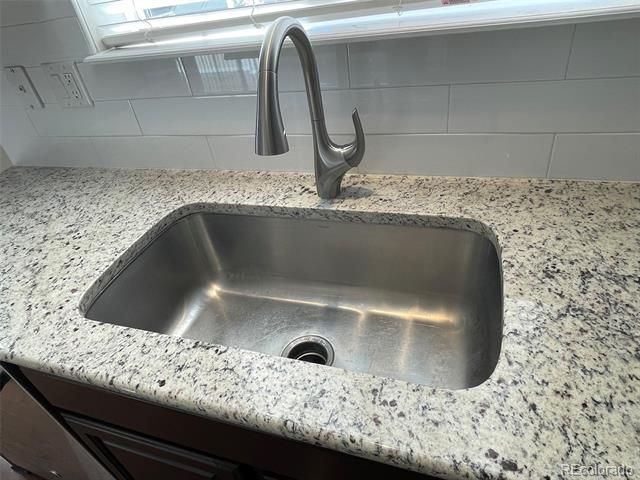 8405 Canyon Rim Trail