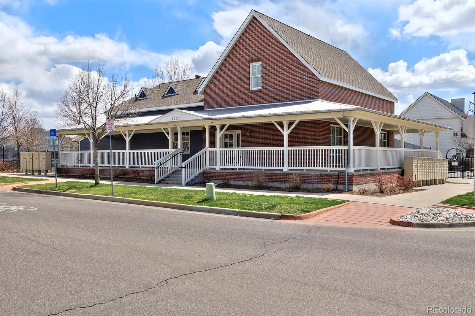 3833 W 118th Place
