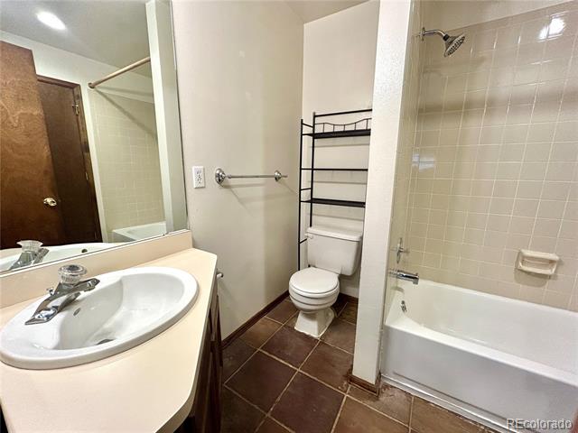 14211 E Dickinson Drive Unit: C