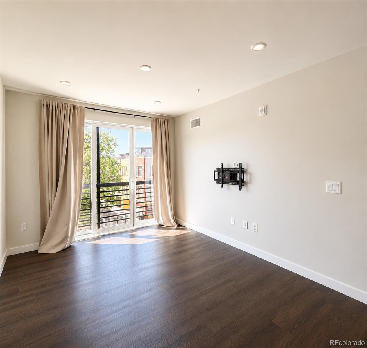 2120 N Downing Street Unit: 304