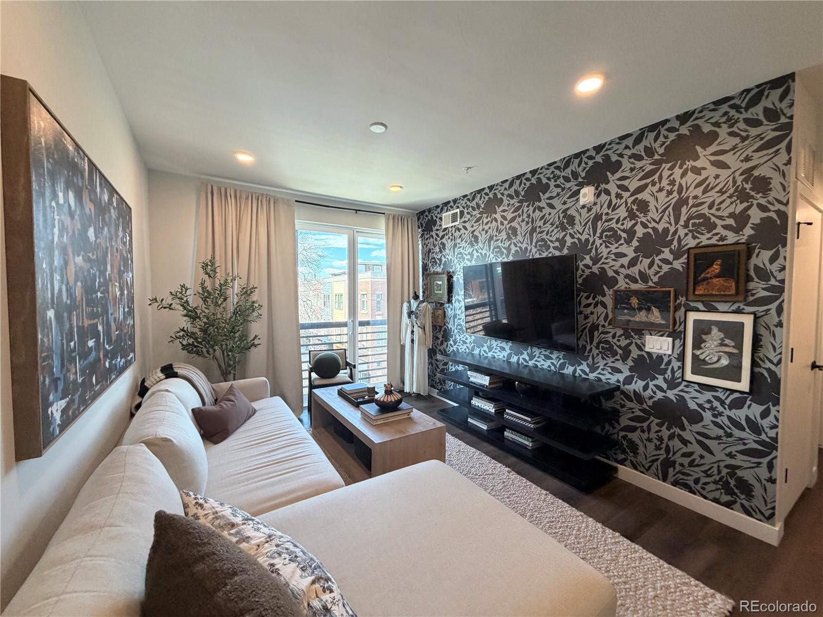 2120 N Downing Street Unit: 304