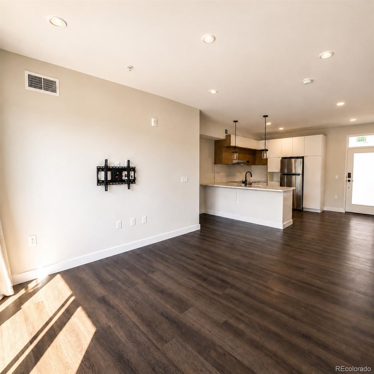 2120 N Downing Street Unit: 304