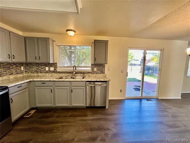 5338 S Liverpool Way