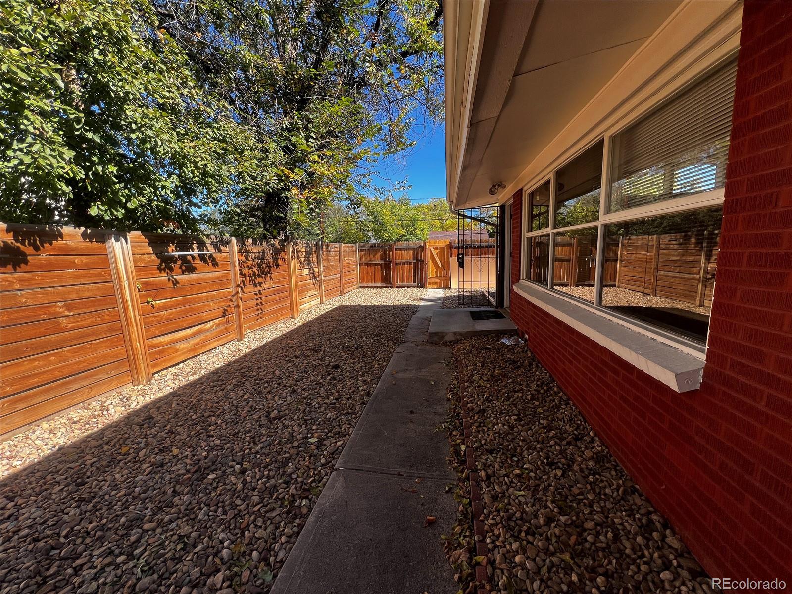 1932 Dallas Street
