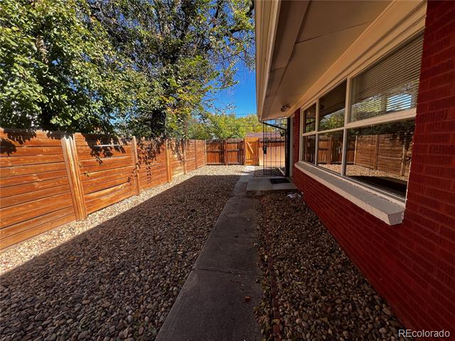 1932 Dallas Street