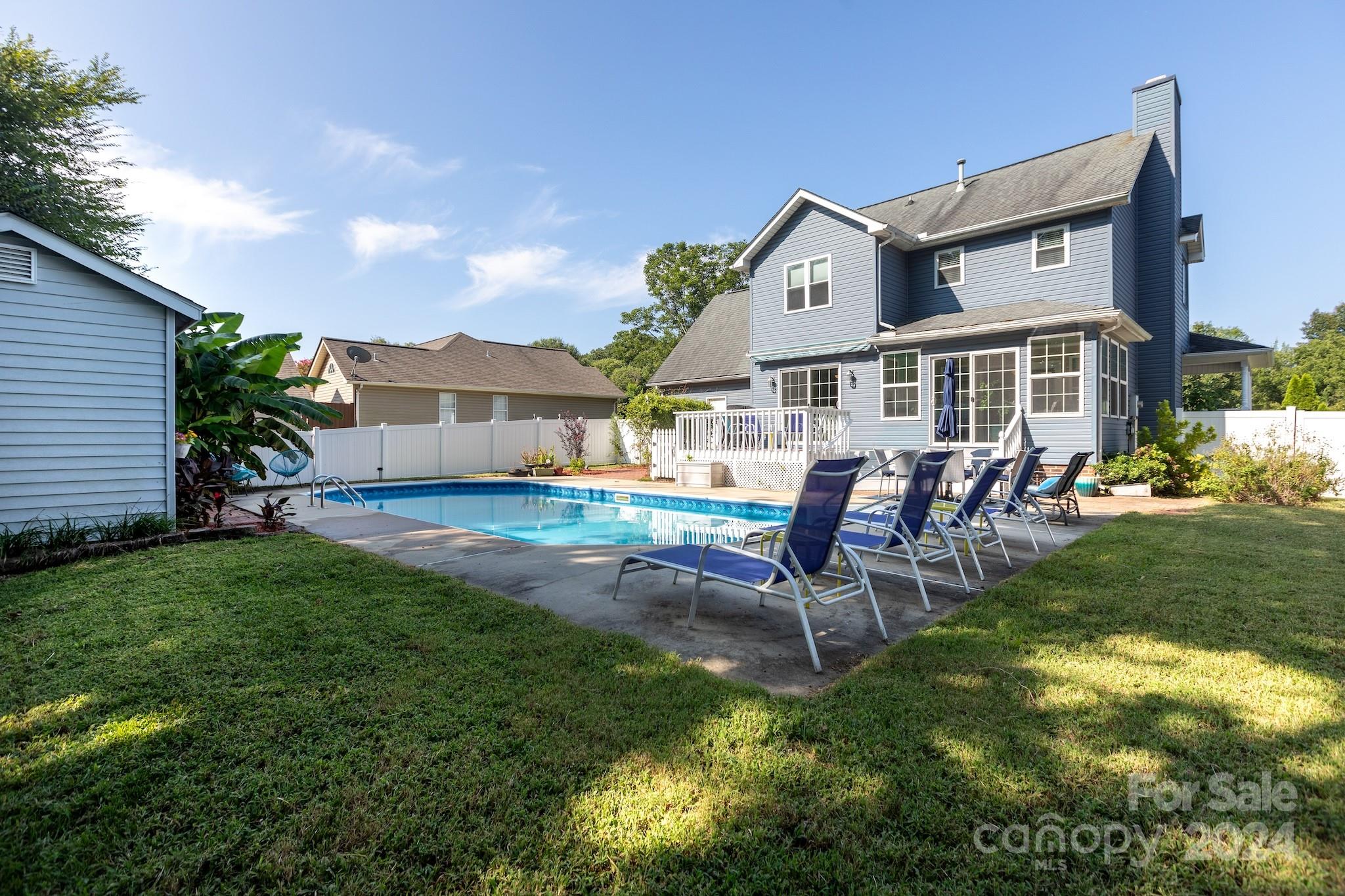 1376 Mistletoe Ridge Place NW