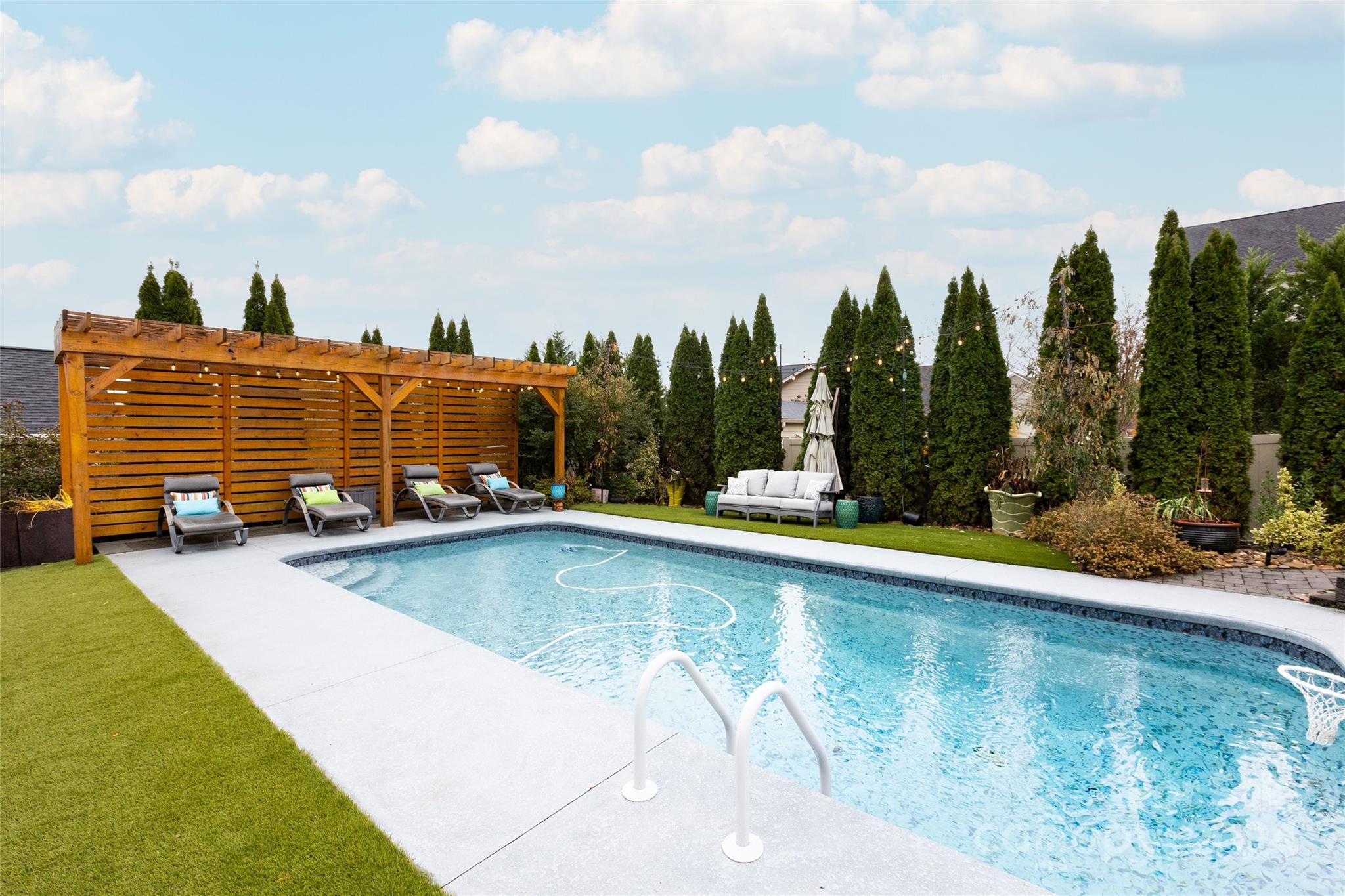 11538 Warfield Avenue