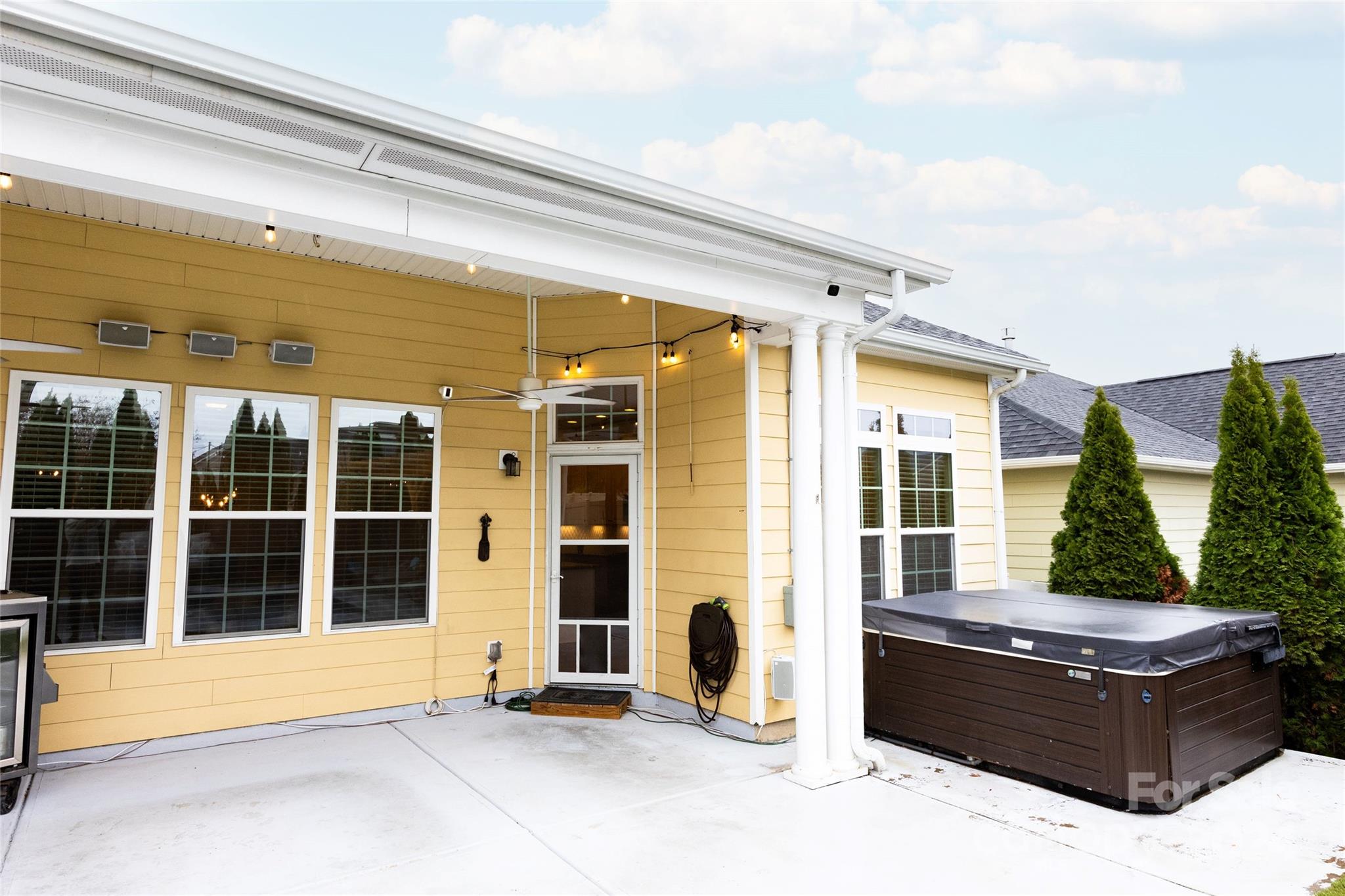 11538 Warfield Avenue