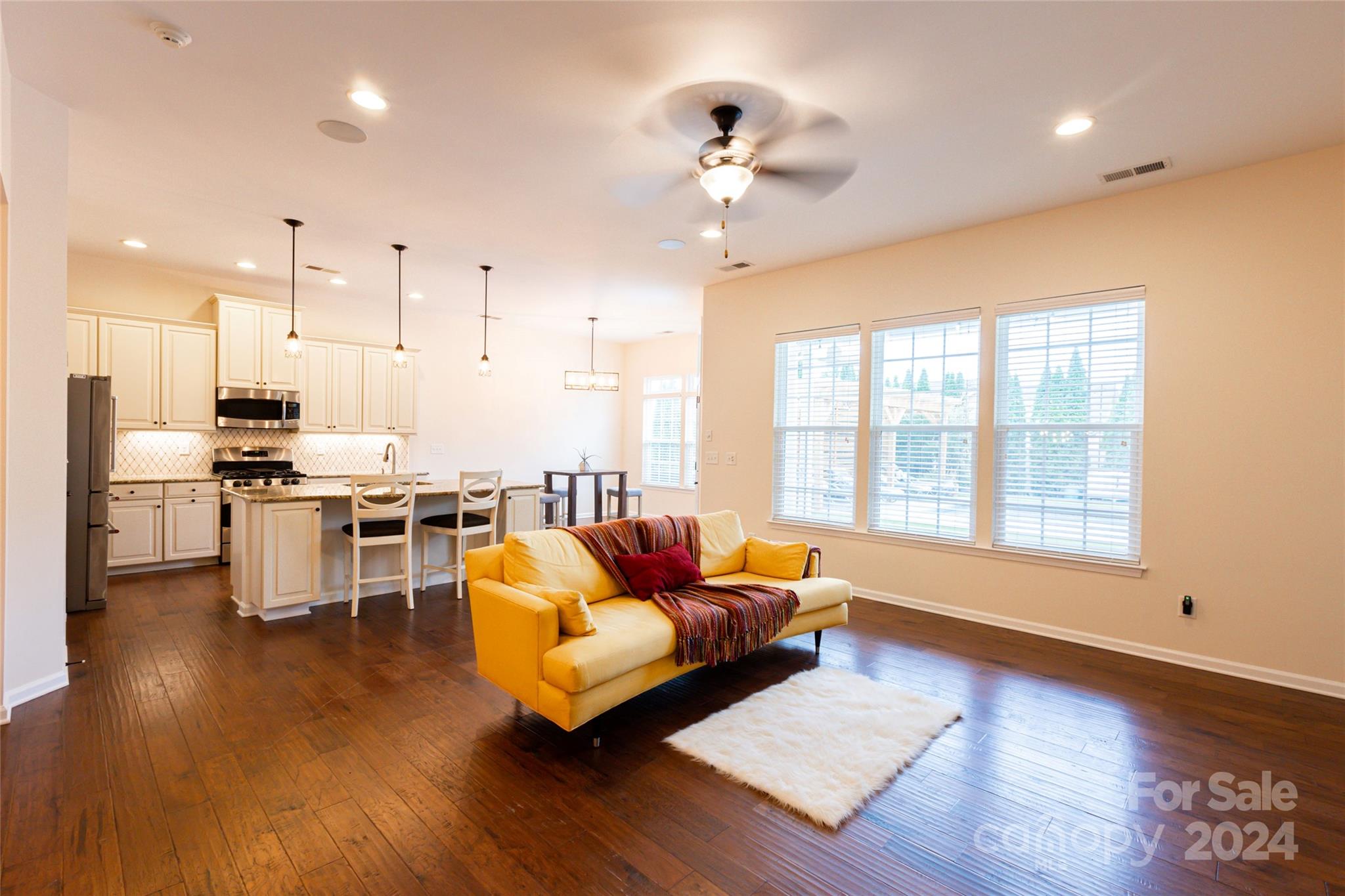 11538 Warfield Avenue