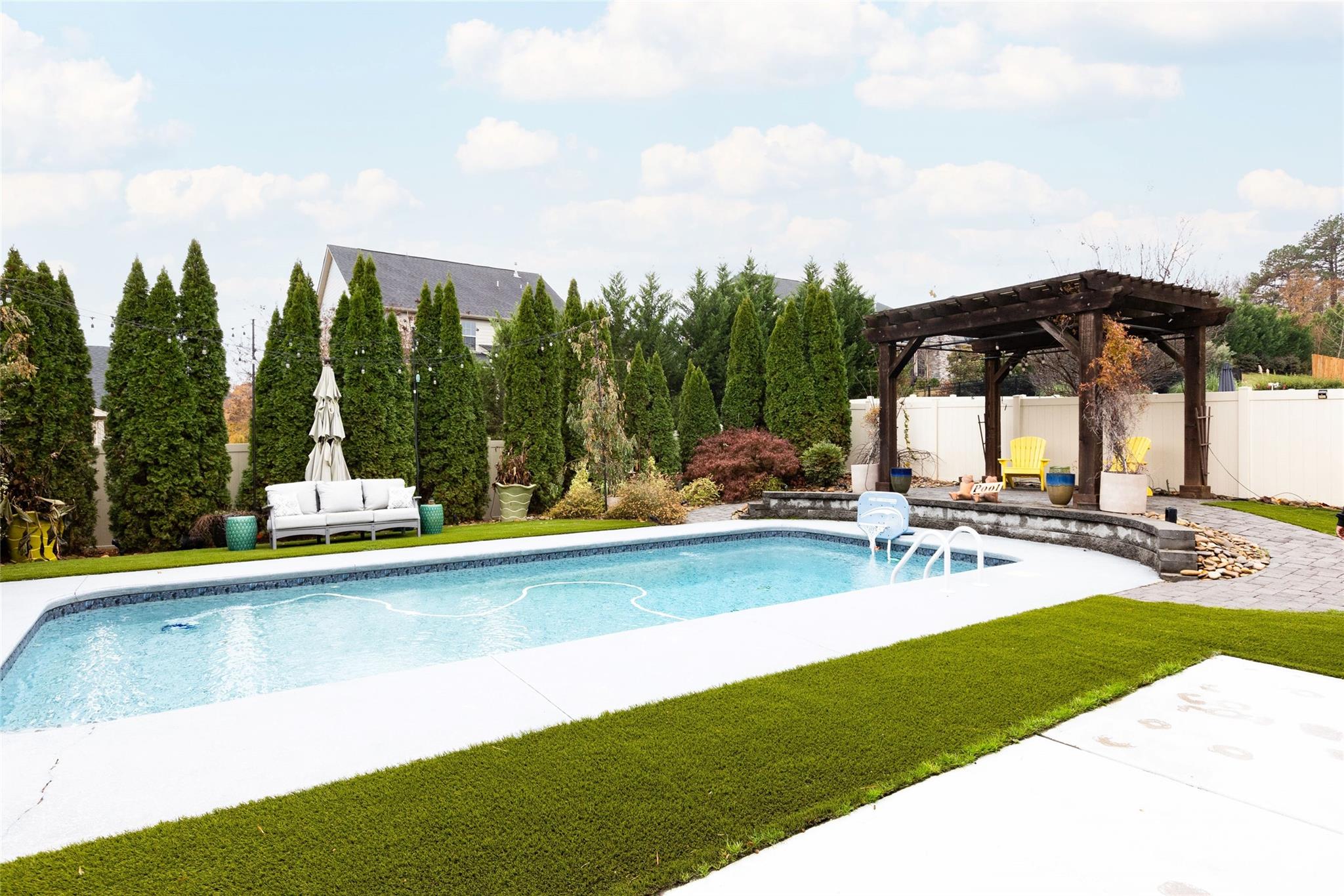 11538 Warfield Avenue