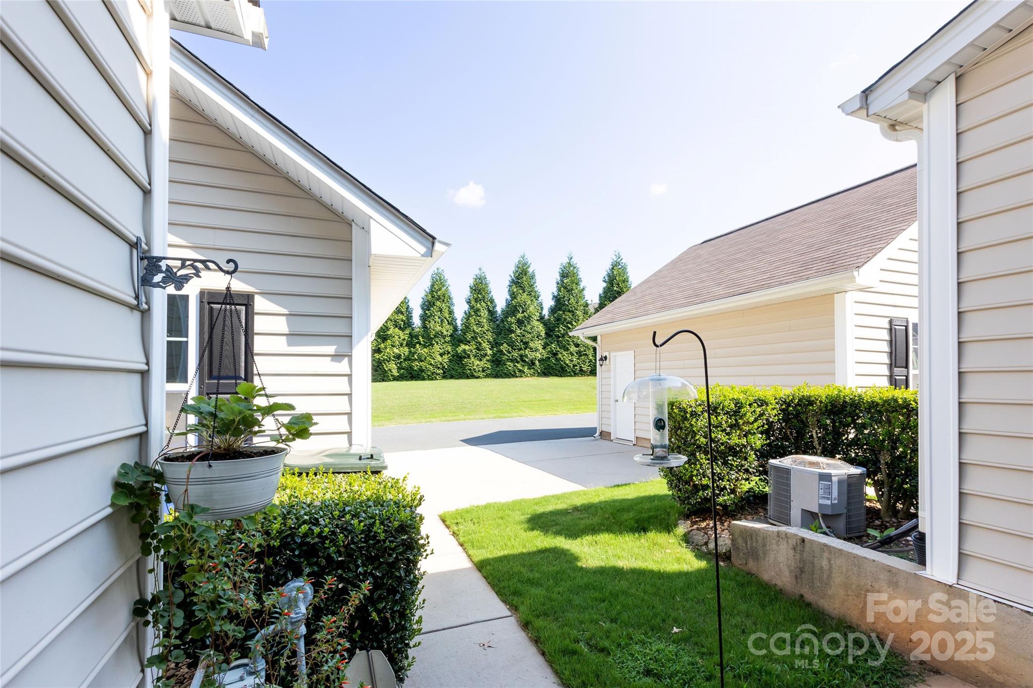 141 Leyton Loop Unit: B