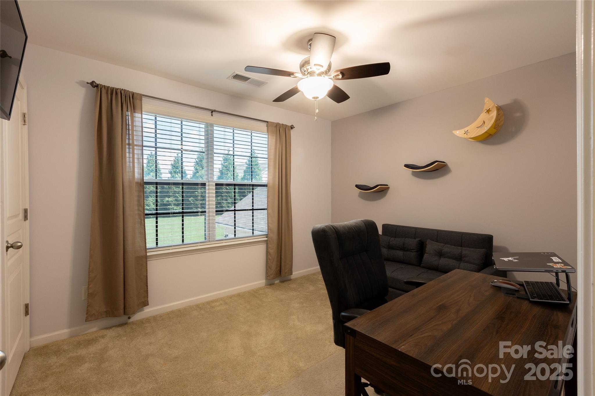 141 Leyton Loop Unit: B