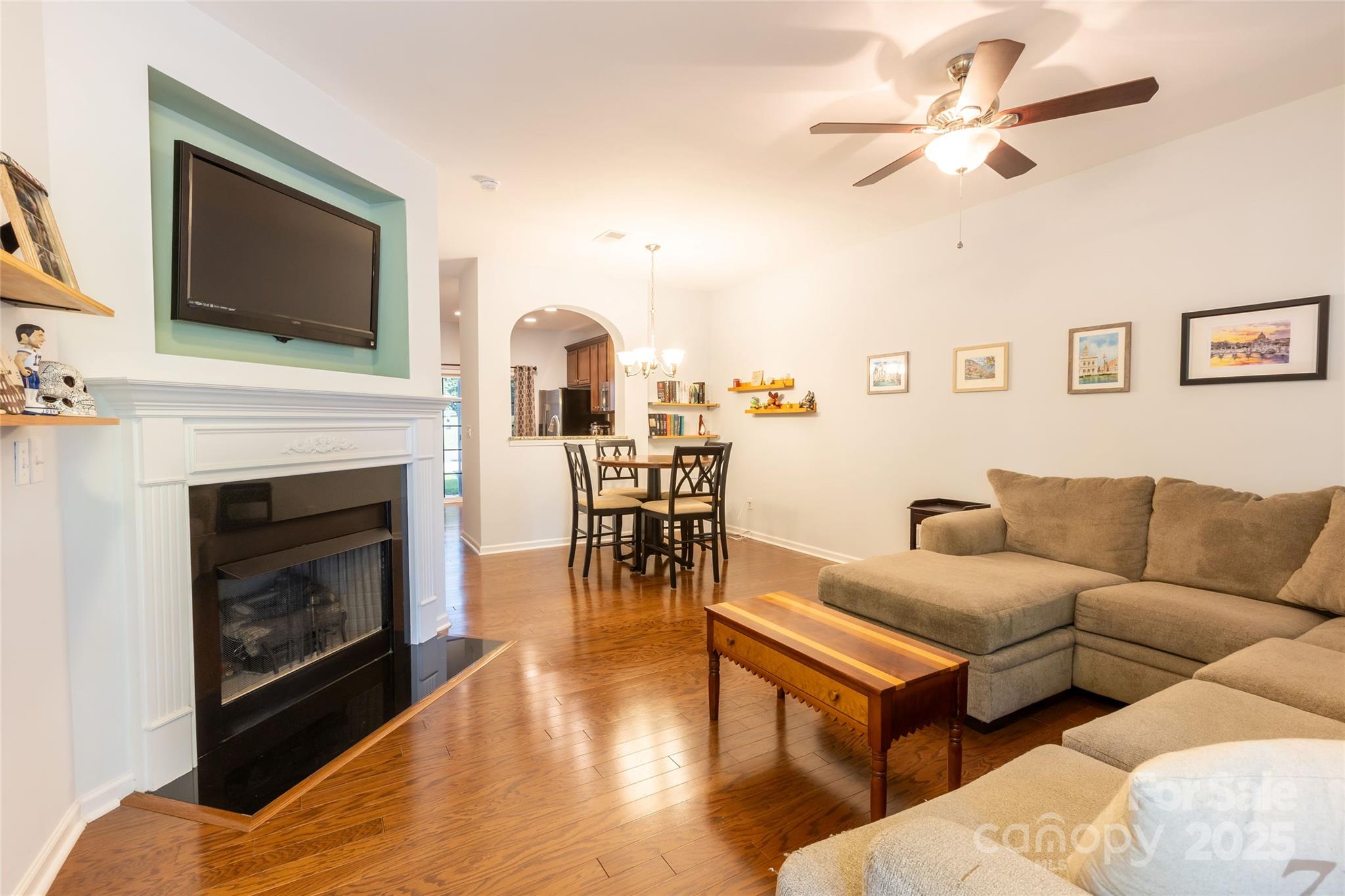 141 Leyton Loop Unit: B