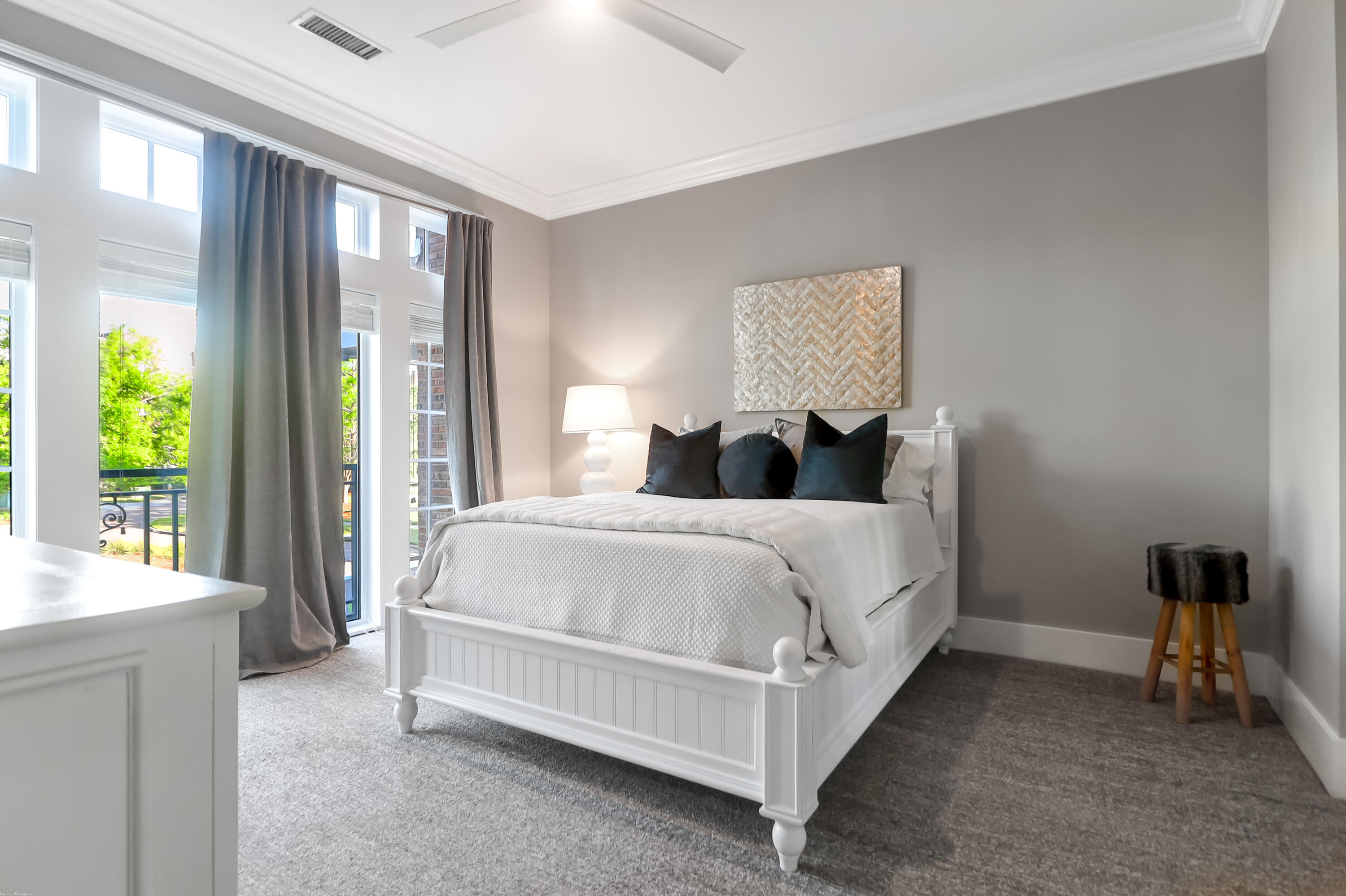 144 Fairbanks Oak Alley # 2b
